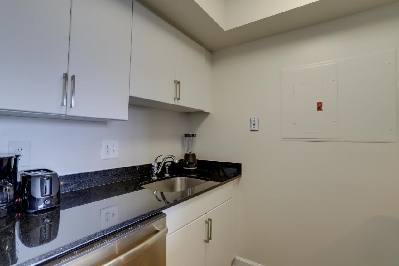 Stylish And Charming Apartment In Pentagon City 阿林顿 外观 照片
