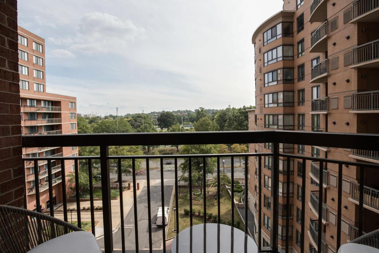 Stylish And Charming Apartment In Pentagon City 阿林顿 外观 照片